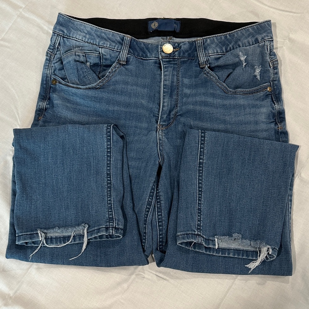 Democracy Blue Distressed Ankle Jeans-Relaxed Fit. Size 10.